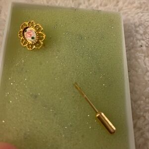 Elegant Vintage Gold Floral Brooch